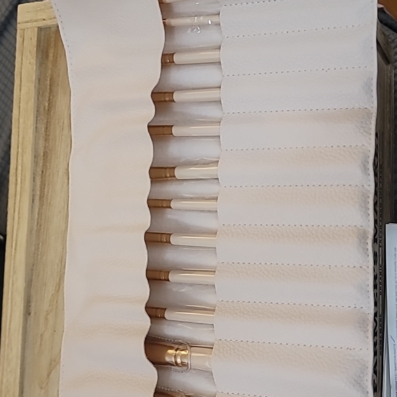 Colourpop - Picture 3 of 4